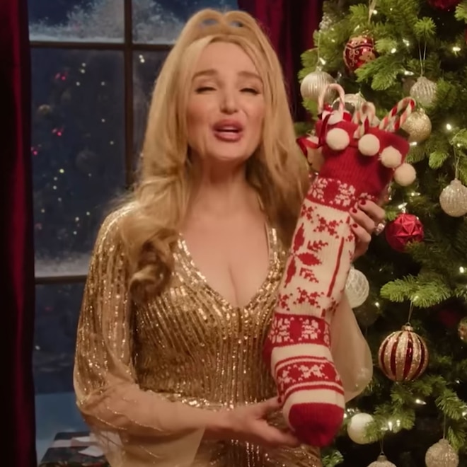 Jennifer Coolidge Reacts To Chloe Fineman’s SNL Impersonation Jennifer Coolidge Reacts To Chloe Fineman’s SNL Impersonation